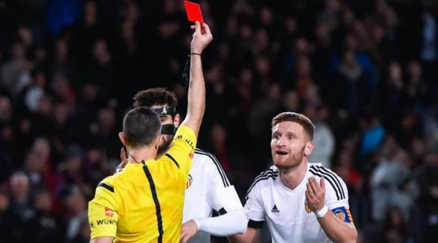 Valencia player who was red-carded apologises for Barca whitewash Valencia player who was red-carded apologises for Barca whitewash