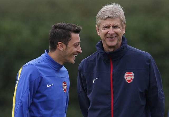 Ozil denies he wants to leave Arsenal if Wenger remains