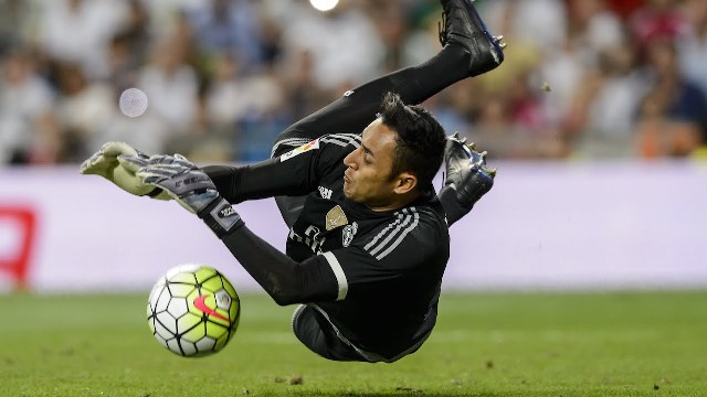 [VIDEO] Watch Keylor Navas reprise Rene Higuita’s crazy ‘Scorpion Kick’ save for Real Madrid