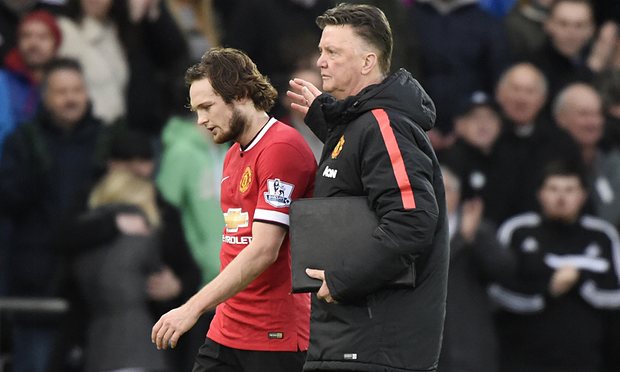 Daley Blind: Van Gaal has not been treated fairly over the past six months