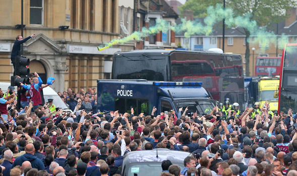 FA make official statement on West Ham fans attacking Man Utd bus FA make official statement on West Ham fans attacking Man Utd bus
