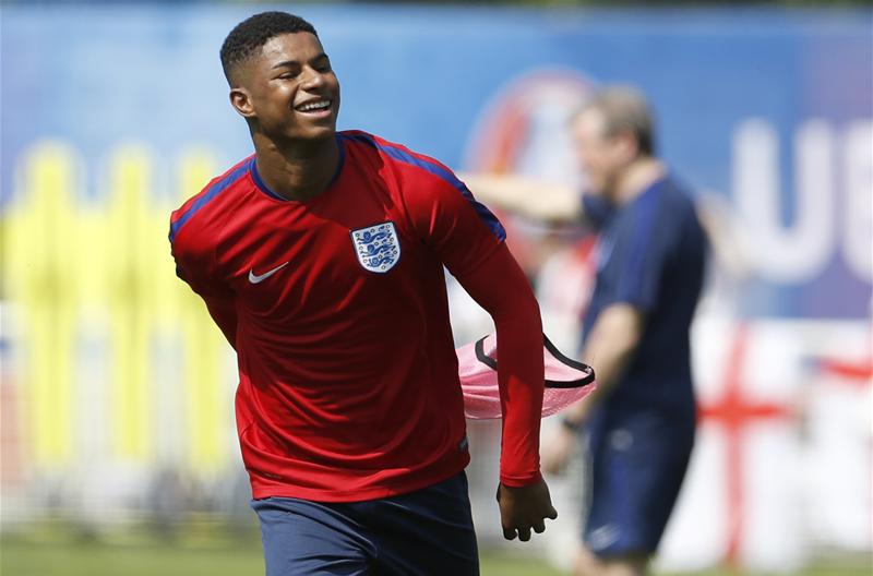 Rashford reveals signed shirt and message sent to him by Beckham