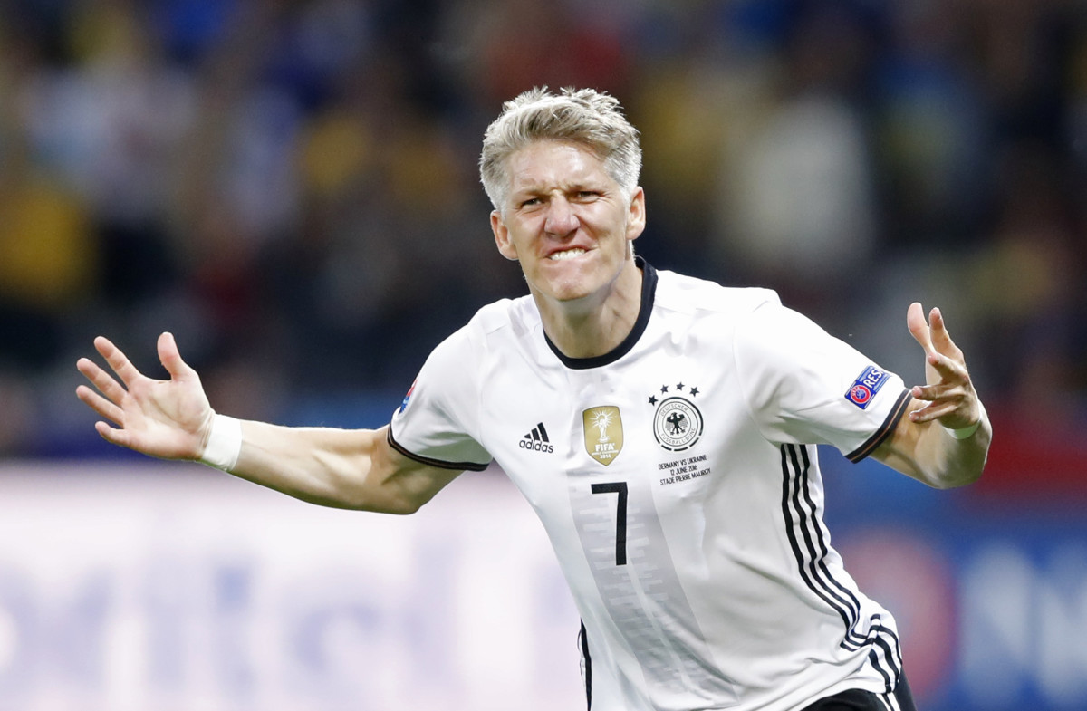 Joachim Low reveals Schweinsteiger will talk to Mourinho after the Euros Joachim Low reveals Schweinsteiger will talk to Mourinho after the Euros