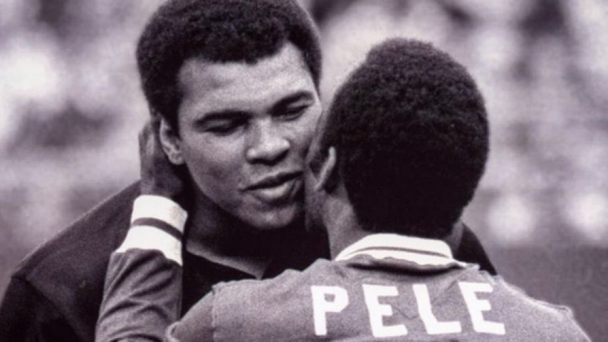 Pele: Muhammad Ali once told me football was ‘more beautiful’ than boxing Pele: Muhammad Ali once told me football was ‘more beautiful’ than boxing