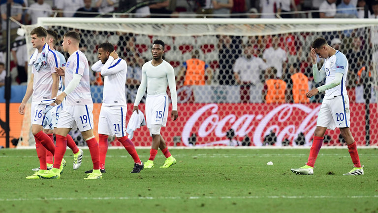 Carragher blasts England players as ‘babies’ and soft Carragher blasts England players as ‘babies’ and soft