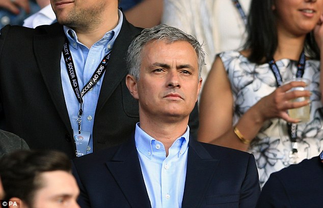 Mourinho has been texting Man United’s players at Euro 2016 Mourinho has been texting Man United’s players at Euro 2016