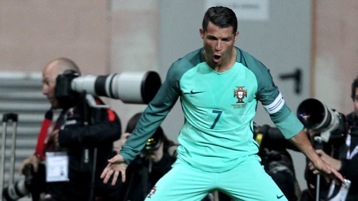 Santos: Ronaldo cannot do it all on his own for Portugal Santos: Ronaldo cannot do it all on his own for Portugal