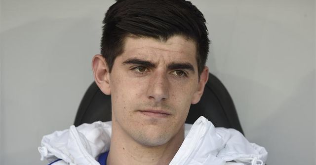 Conte sacks Chelsea goalkeeping coach to persuade Courtois to stay