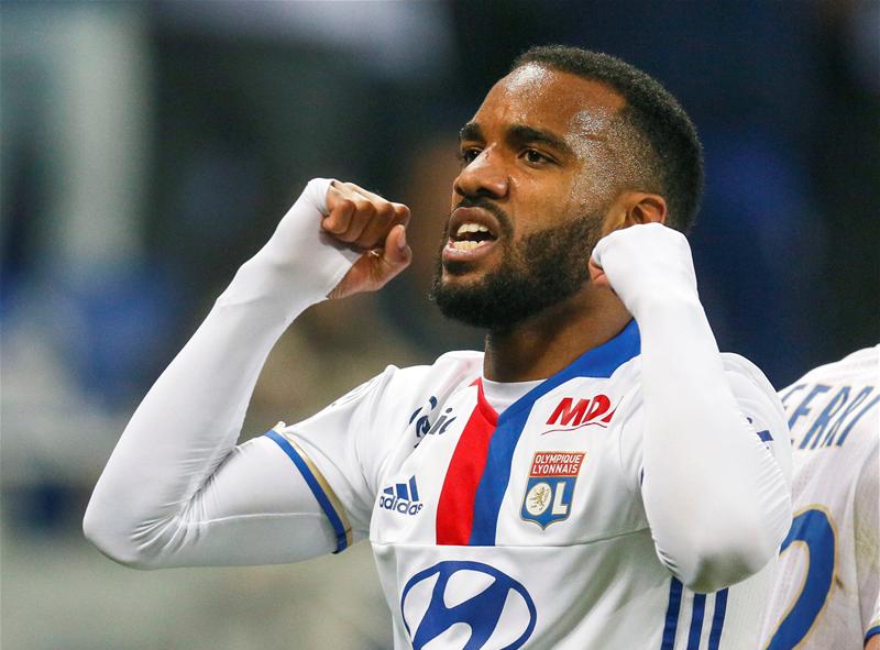Arsenal plan fresh £33m bid for Lyon’s star striker Lacazette Arsenal plan fresh £33m bid for Lyon’s star striker Lacazette