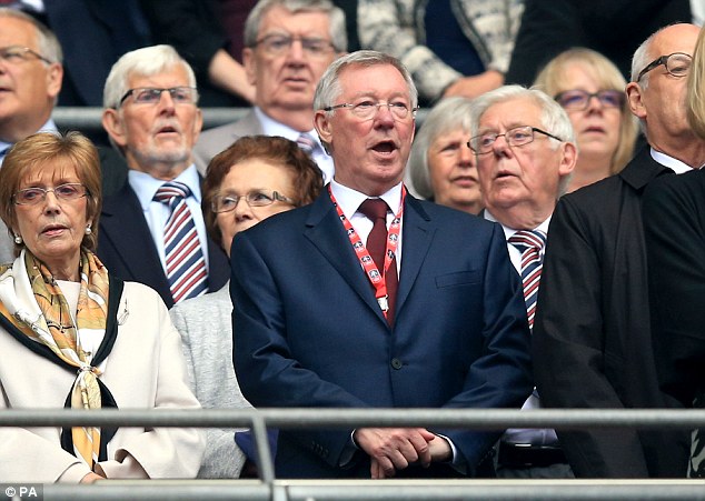 Ferguson approves £100million Pogba signing after dinner with Mourinho Ferguson approves £100million Pogba signing after dinner with Mourinho