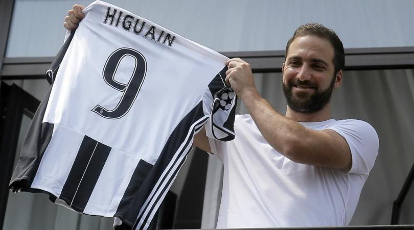 Higuain: Napoli president pushed me to join Juventus Higuain: Napoli president pushed me to join Juventus