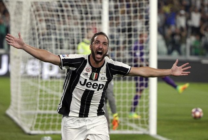 Higuain hit back at ‘fat’ comments after scoring on his Juventus debut Higuain hit back at ‘fat’ comments after scoring on his Juventus debut