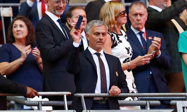 Mourinho dedicates Community Shield victory to Van Gaal Mourinho dedicates Community Shield victory to Van Gaal