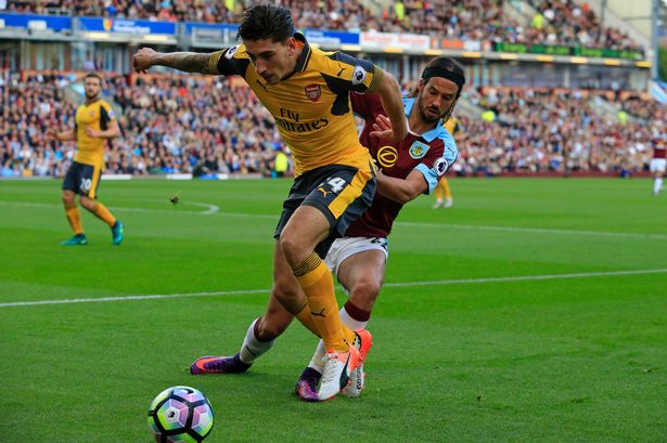 Arsenal to offer Bellerin five-year contract to warn off interest from Barcelona