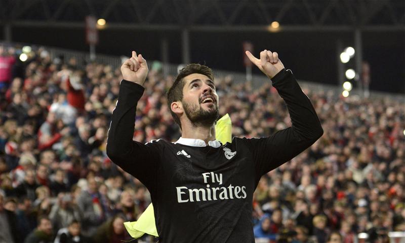 Zidane insists Bale and Isco can play together Zidane insists Bale and Isco can play together