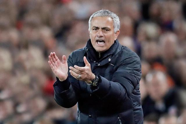 Ferguson: Man United are still in the title race – don’t write off Mourinho Ferguson: Man United are still in the title race – don’t write off Mourinho
