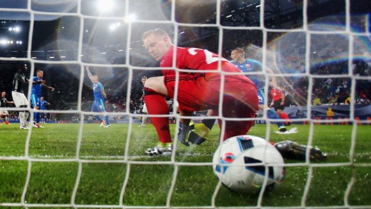 Pique defends Ter Stegen following Barcelona defeat Pique defends Ter Stegen following Barcelona defeat