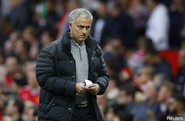 Pundit axes Man United from top-four finish, tips City to win title Pundit axes Man United from top-four finish, tips City to win title