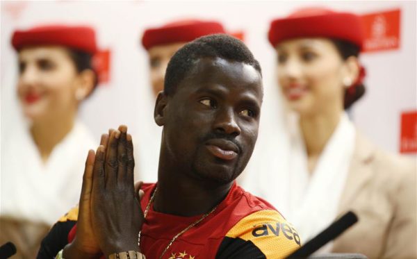 Eboue: I told the Queen I want to quit football to look after her dogs Eboue: I told the Queen I want to quit football to look after her dogs
