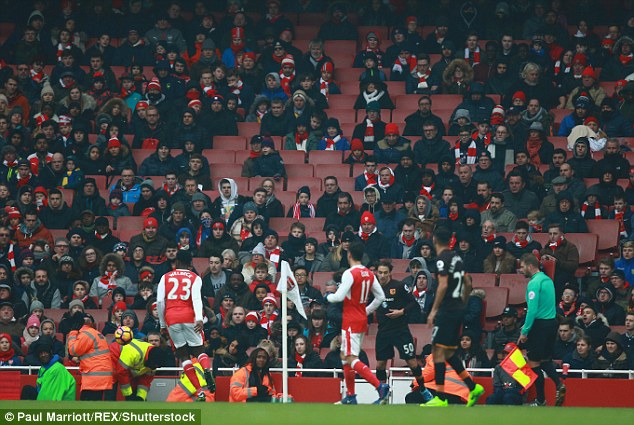 Arsenal accused of ‘fake’ attendance figures as AST claim 10,000 seats were empty during Hull clash Arsenal accused of ‘fake’ attendance figures as AST claim 10,000 seats were empty during Hull clash