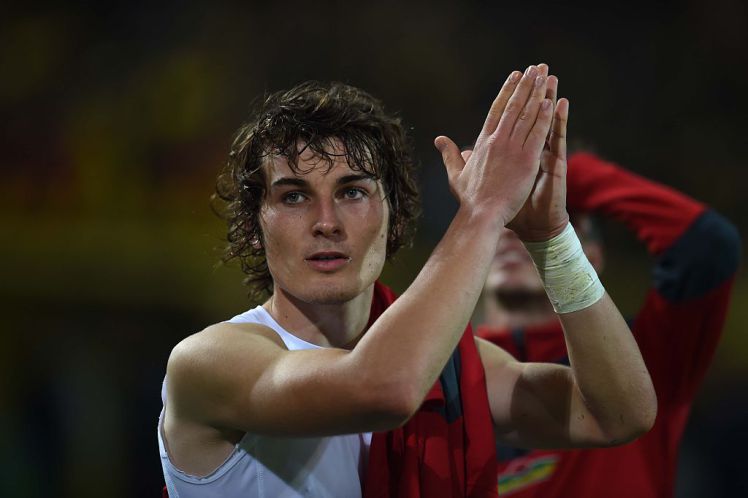 Bundesliga star Soyuncu admits he wants to play for Mourinho despite being in talks with Man City Bundesliga star Soyuncu admits he wants to play for Mourinho despite being in talks with Man City