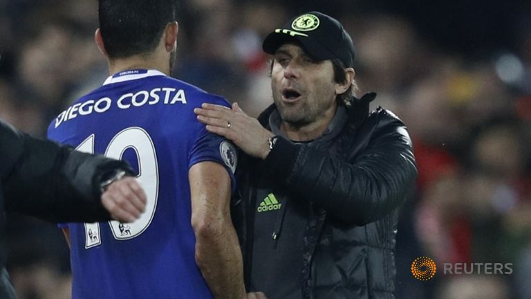 Chelsea manager warns players about Swansea threat Chelsea manager warns players about Swansea threat