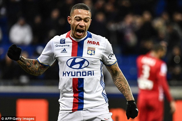 Lyon chief Juninho: We must consider Barcelona Depay offer