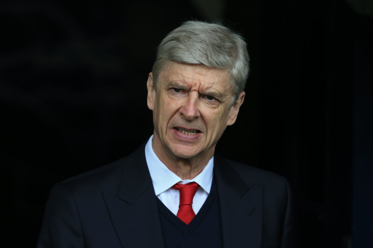 Wenger reportedly signs new two-year contract with Arsenal Wenger reportedly signs new two-year contract with Arsenal
