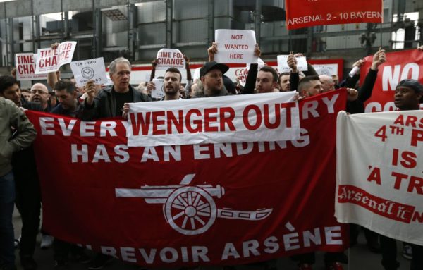 “Only 100 people” – Wenger plays down number of unhappy Arsenal fans “Only 100 people” – Wenger plays down number of unhappy Arsenal fans