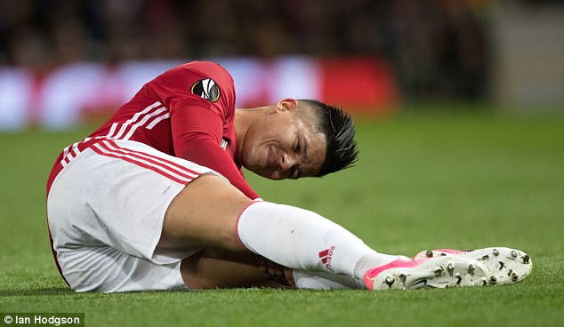 Mourinho calls out Smalling and Jones ‘to be brave’ and step up after Rojo’s injury blow Mourinho calls out Smalling and Jones ‘to be brave’ and step up after Rojo’s injury blow