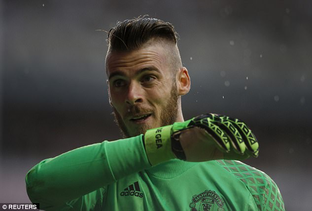 Manchester United ready to fight Real Madrid to keep De Gea Manchester United ready to fight Real Madrid to keep De Gea