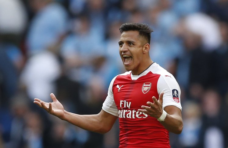 Bayern Munich hit complication in negotiations to sign Sanchez Bayern Munich hit complication in negotiations to sign Sanchez