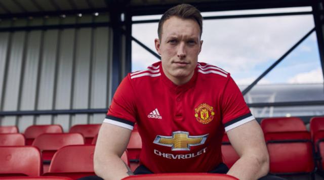 [Photos] See Manchester United’s new home shirt