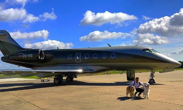 Sanchez touches down in London amid transfer rumours Sanchez touches down in London amid transfer rumours