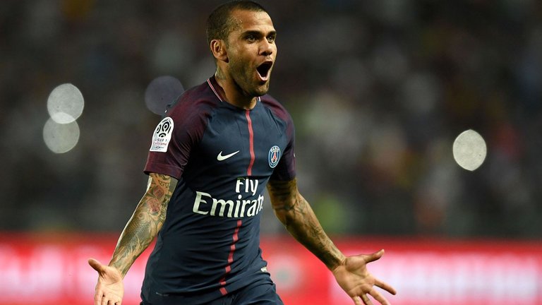 Dani Alves reveals he was close to joining Liverpool Dani Alves reveals he was close to joining Liverpool