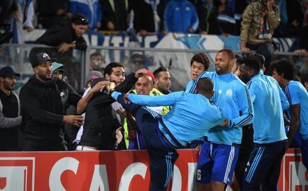 Marseille open investigation into Evra’s kung-fu kicking of his own fan Marseille open investigation into Evra’s kung-fu kicking of his own fan