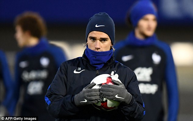 Griezmann hints at PSG move in blow to Man United Griezmann hints at PSG move in blow to Man United