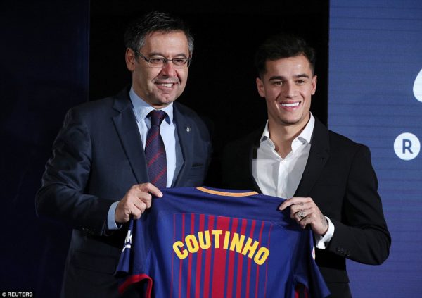 Coutinho reveals how Liverpool old boy Suarez begged him to join Barcelona Coutinho reveals how Liverpool old boy Suarez begged him to join Barcelona