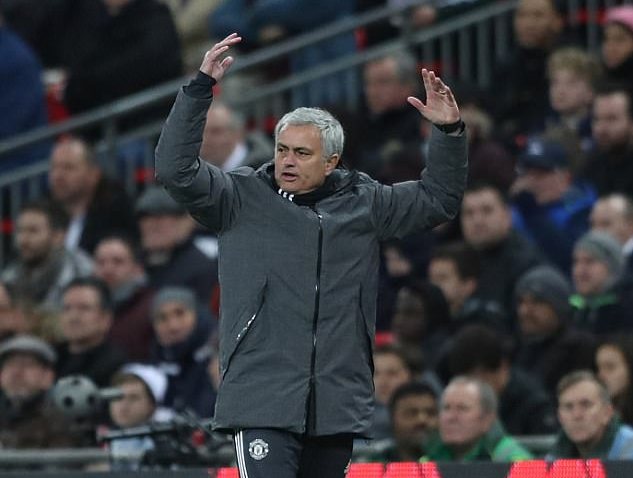Mourinho slams ‘ridiculous’ defending after United’s horror start at Tottenham Mourinho slams ‘ridiculous’ defending after United’s horror start at Tottenham