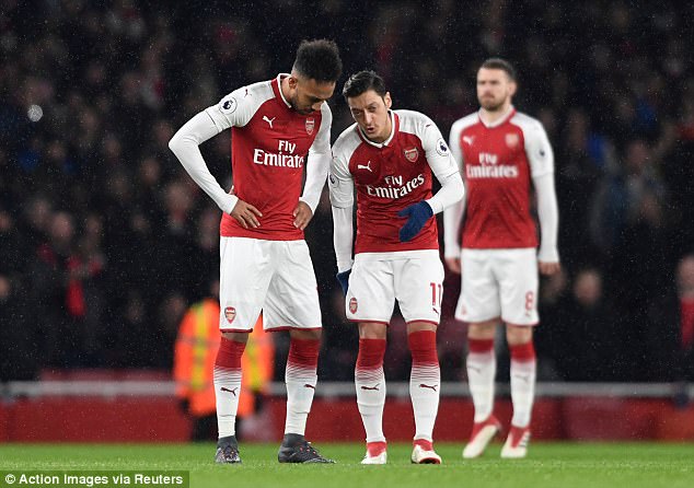 Bellerin: Everyone knew Ozil would stay because he loves Arsenal Bellerin: Everyone knew Ozil would stay because he loves Arsenal