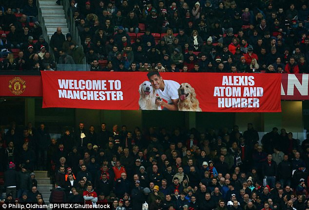 Manchester United fans unveil banner to welcome Sanchez’s dogs Manchester United fans unveil banner to welcome Sanchez’s dogs