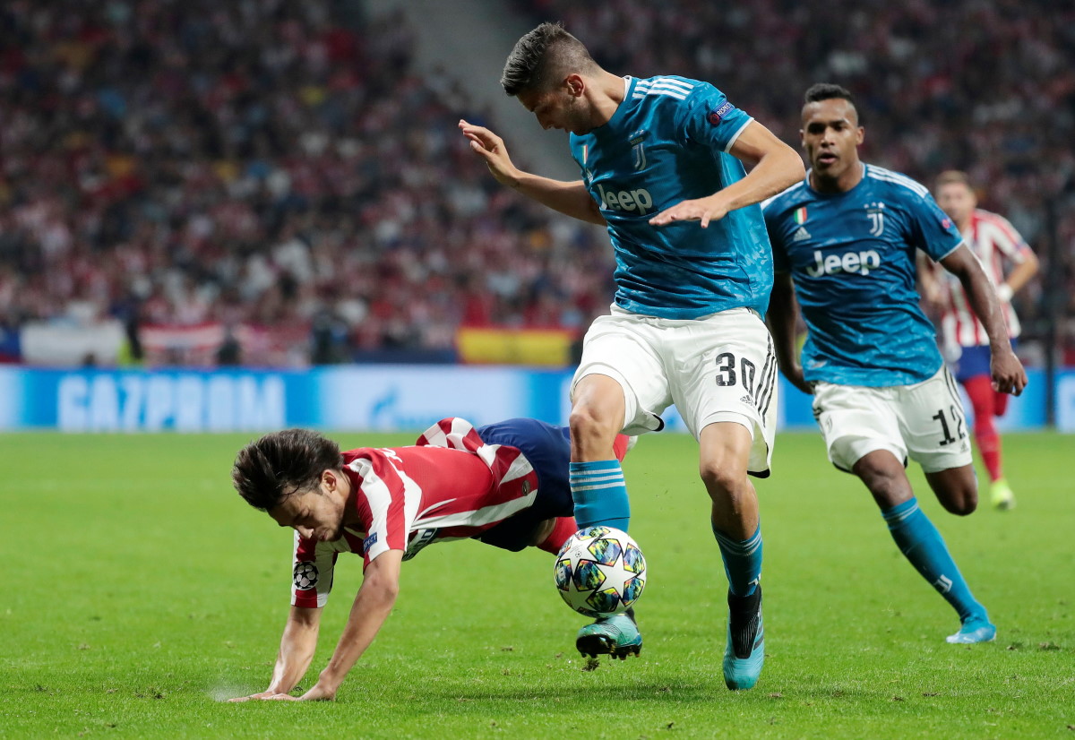 Barca mull move for Juve midfielder Barca mull move for Juve midfielder