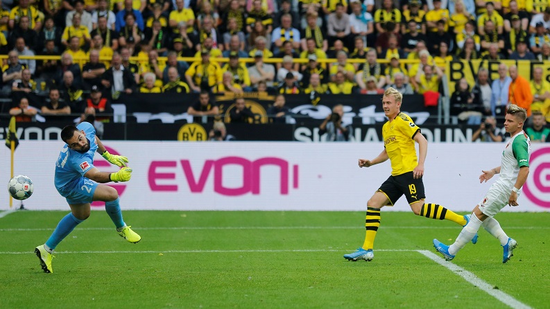 Brandt at the double to send Dortmund through Brandt at the double to send Dortmund through