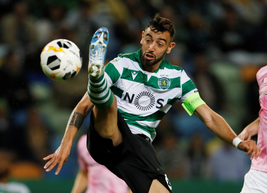United target Fernandes opens door to Sporting exit United target Fernandes opens door to Sporting exit