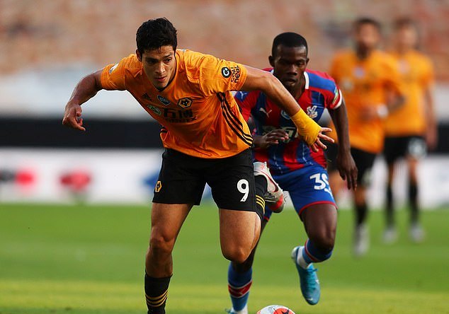 Ferdinand urges Manchester United to sign Raul Jimenez Ferdinand urges Manchester United to sign Raul Jimenez