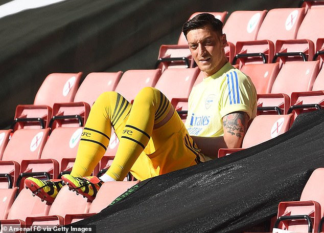 Ozil determined to run dowm his £350,000-a-week deal at Arsenal Ozil determined to run dowm his £350,000-a-week deal at Arsenal