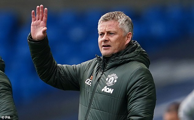 Solskjaer reacts to Maguire calling Fred ‘a f***ing idiot’ in 0-0 draw against Leeds Solskjaer reacts to Maguire calling Fred ‘a f***ing idiot’ in 0-0 draw against Leeds