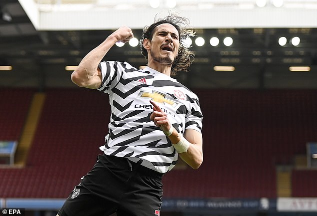 DONE DEAL! Cavani signs one-year contract extension with Manchester United DONE DEAL! Cavani signs one-year contract extension with Manchester United