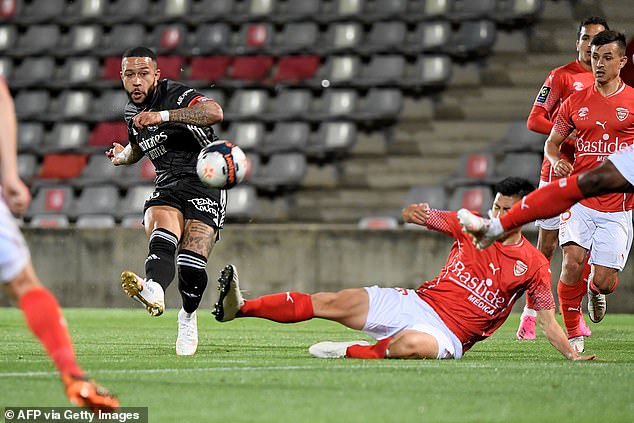 Depay edges closer to free Barcelona transfer from Lyon Depay edges closer to free Barcelona transfer from Lyon