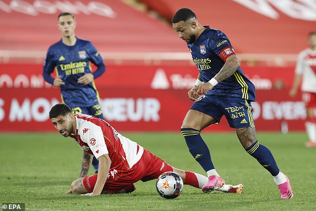 Depay spotted house-hunting in Barcelona ahead of his move to Nou Camp Depay spotted house-hunting in Barcelona ahead of his move to Nou Camp